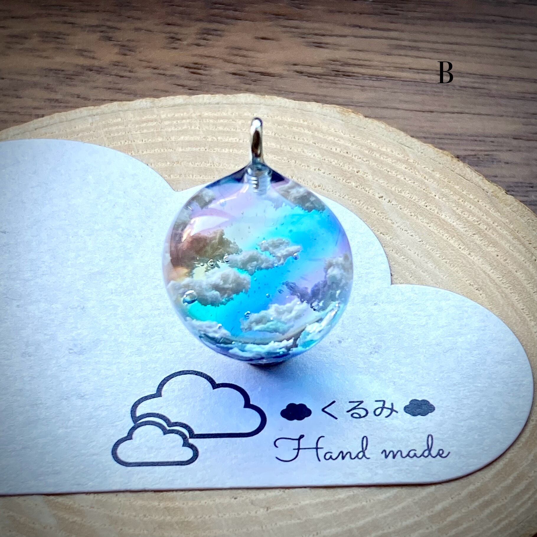 空&雲ペンダント まん丸 青空にかかる虹 20mm B