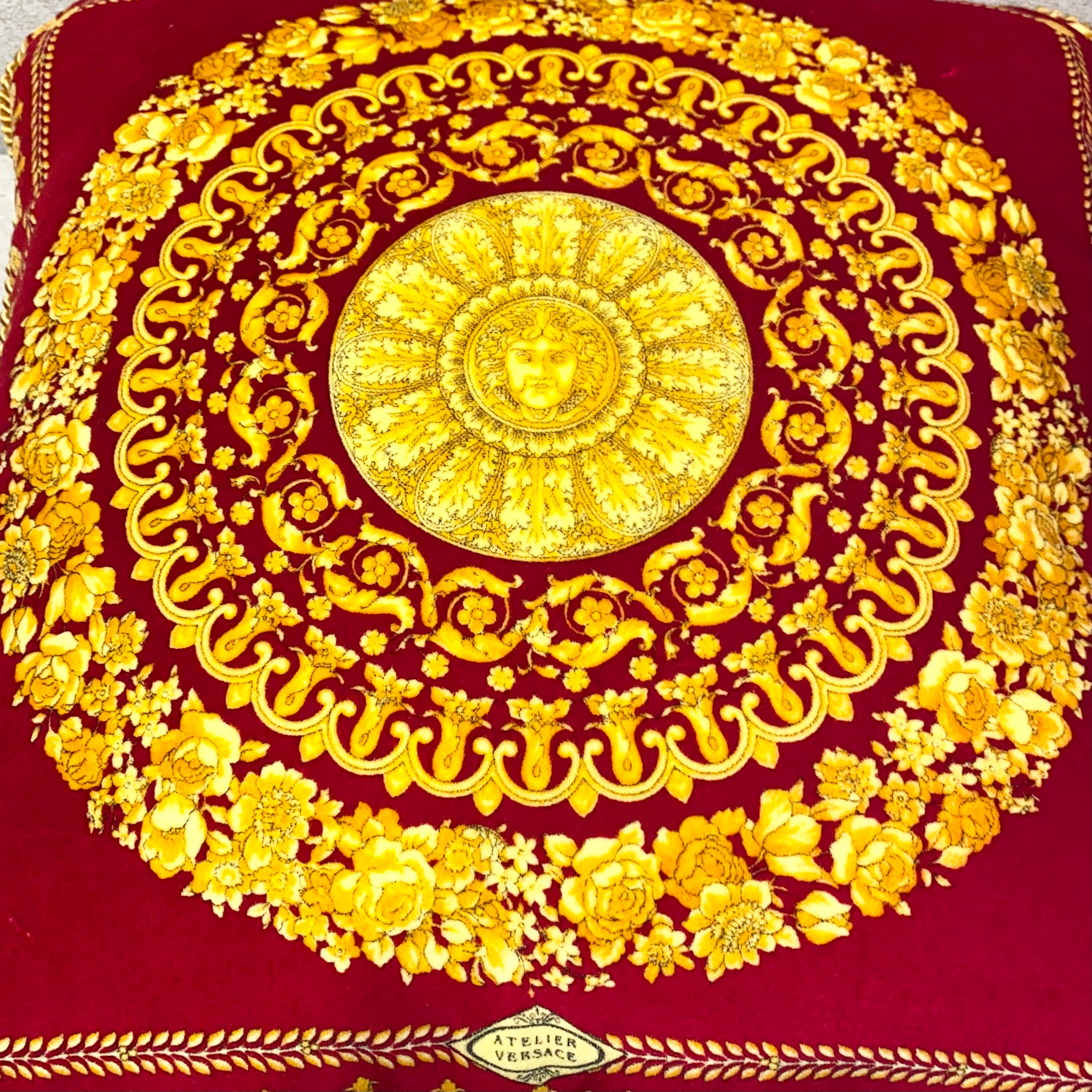 ヴェルサーチ　クッション　バロック VERSACE reversible color baroque pattern velour cushion | NOIR ONLINE