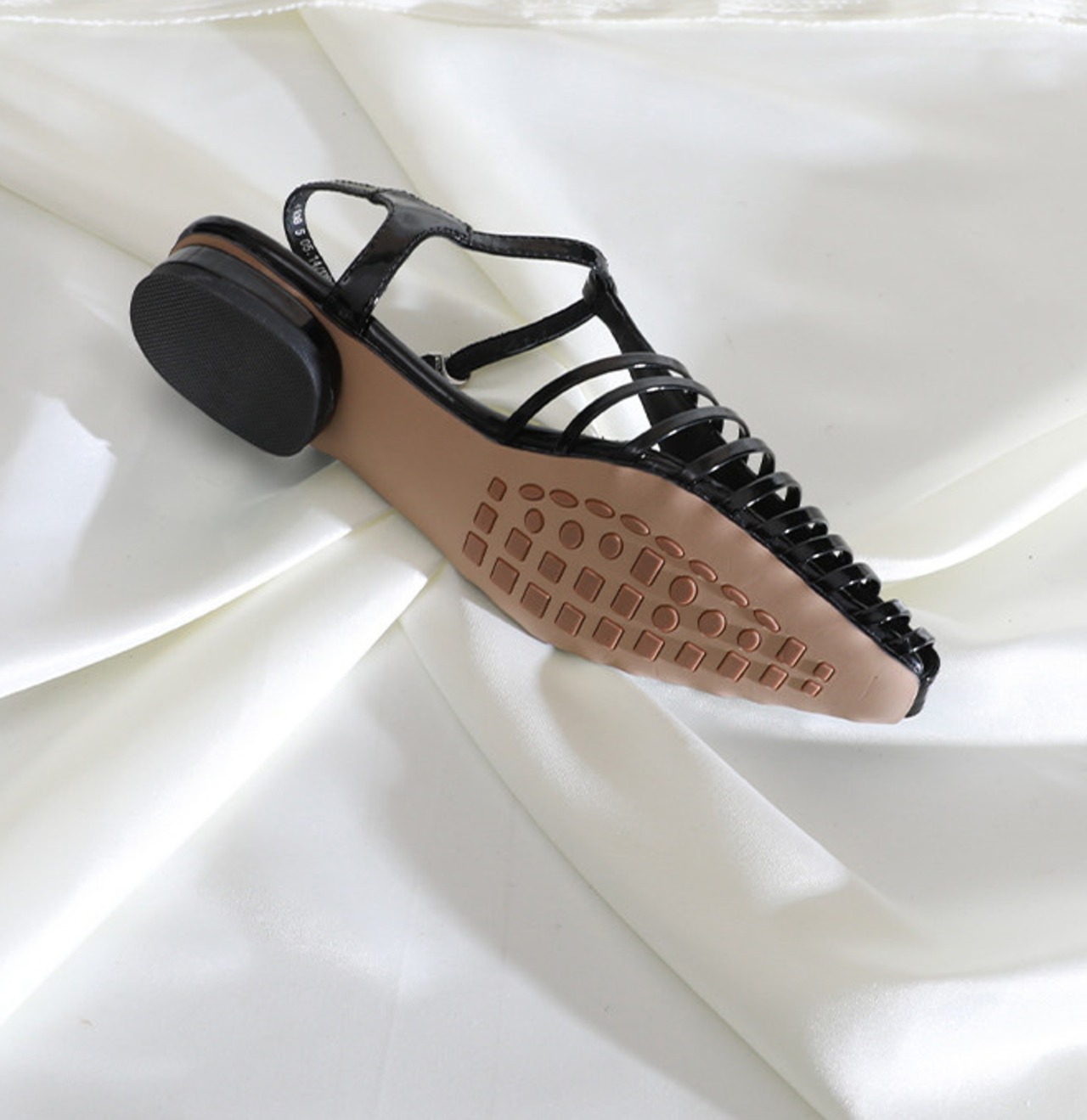 レトロ細ストラップ Tバックバックル サンダル