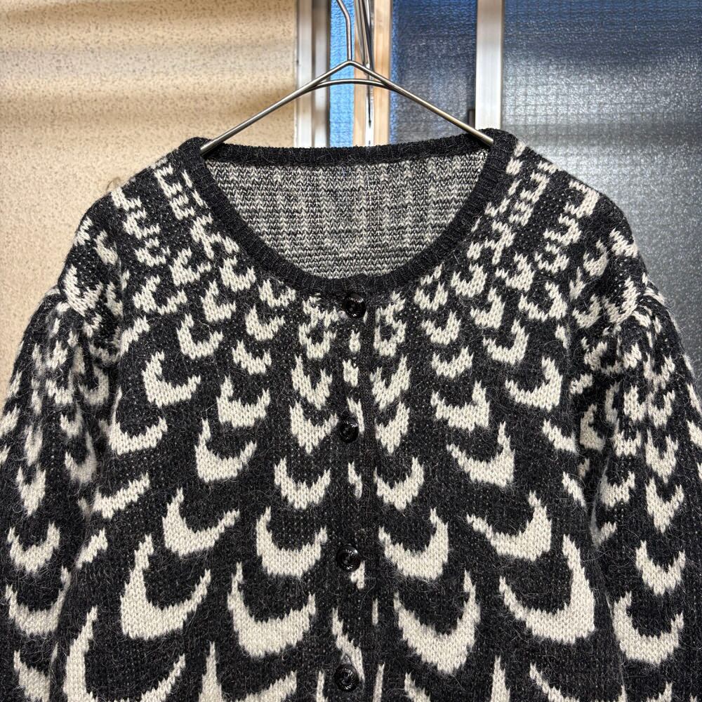 海外古着　カーディガン　幾何学模様  グレー　XXL 「 無敵、映え。」 フラワー シャギー ニット カーディガン 体型カバー レディース セーター トップス ニットカーディガン 軽い カーデ 長袖  ライトニット 花柄 レイヤード 羽織 チュニック お尻が隠れる ゆったり お洒落 ブラック 秋 冬 HUG.U | HUG.U（ハグユー）