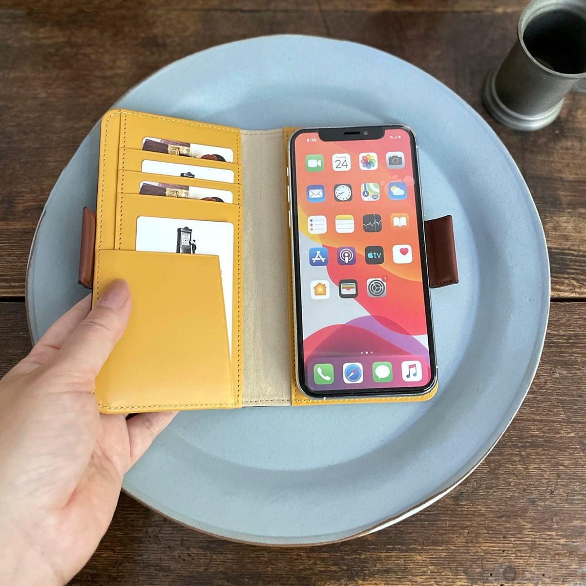 LLサイズ：革のチョコ手帳型スマホケース スイート（金の包み紙