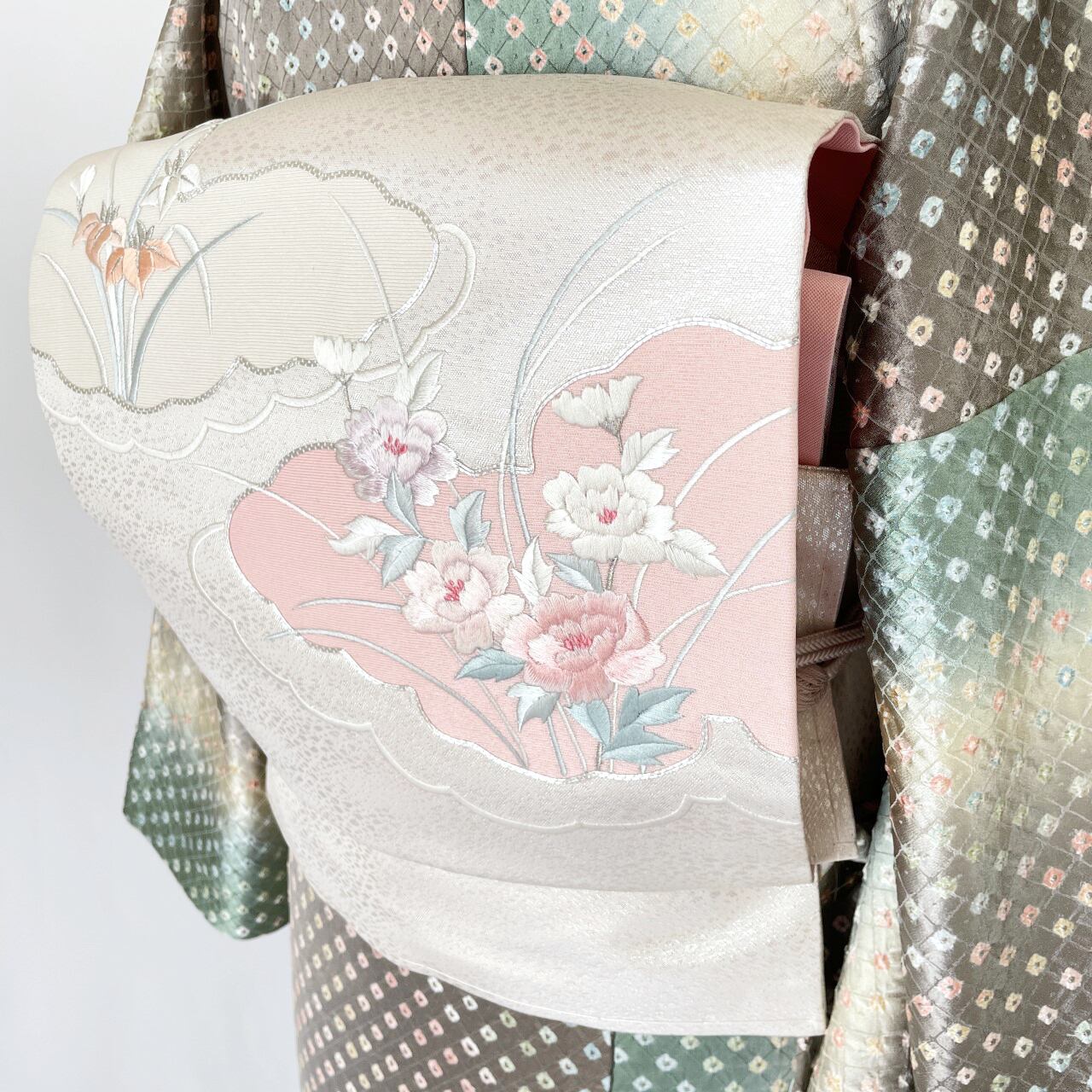 K62 うい様専用 惜し 正絹着物反物 高級刺繍入り 