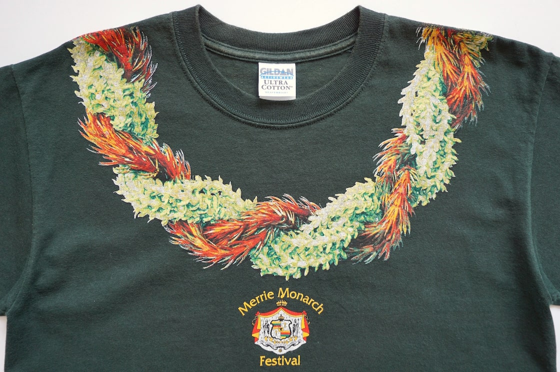 04 [Merrie Monarch Festival] レイ&カラカウア王 プリントTシャツ 