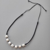 七粒の淡水バロックパールの照りを楽しめる！淡水シルク紐ネックレス ne1121