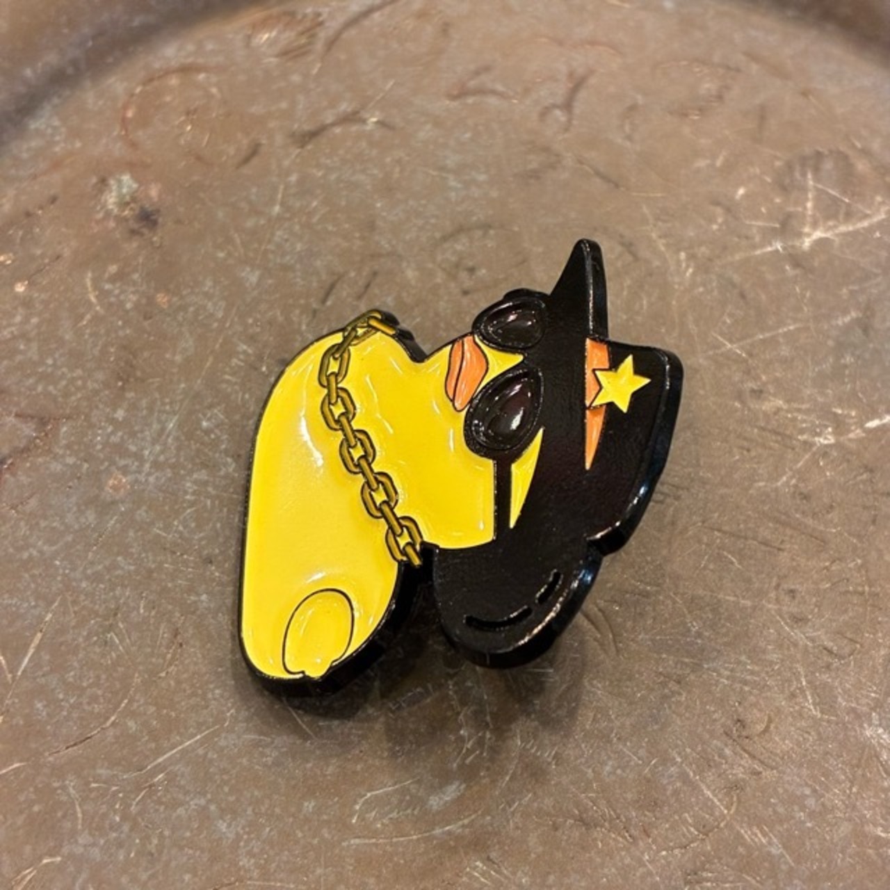 TOPANGA Jewelry Pin Brooch Police Duck　ピンブローチ　警官のアヒル　ブラック　保安官　帽子　ジャケット　バッグ　ギフト　プレゼント