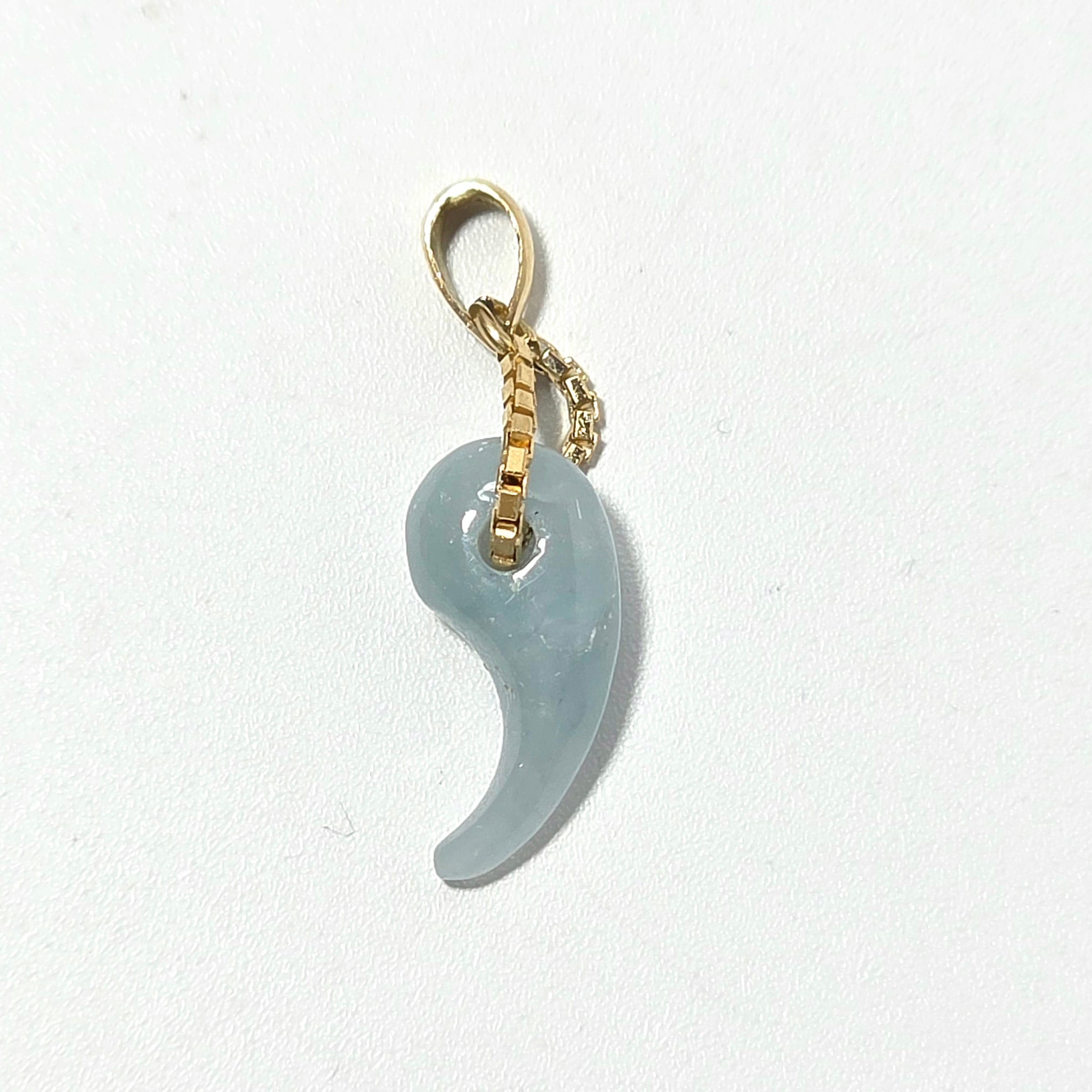 ハンドメイドの入りコン沢翡翠トップ　ネックレストップ ハンドメイドの入りコン沢トップ ペンダントトップ 糸魚川翡翠 糸魚川