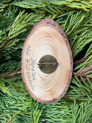 ウクライナ伝統絵画 ペトリキウカ塗り 木製ブローチ（ホメンコ作）