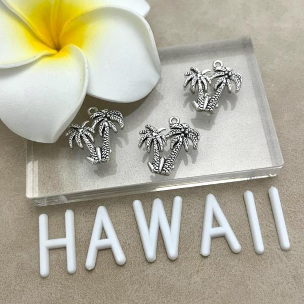 【4個】パームツリー（ヤシの木）チャーム