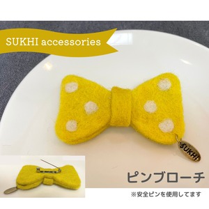 SUKHIチャーム付き 羊毛ドットリボンピンブローチ大（yellow）