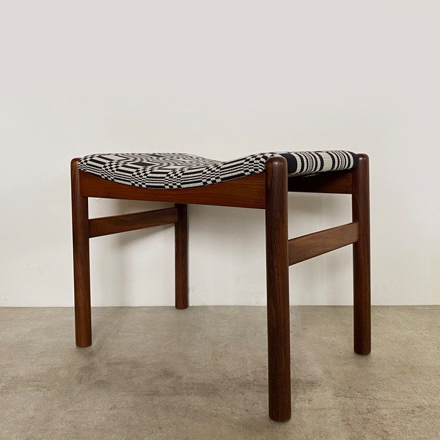 Foot stool with Johanna Gullichsen Doris / CH125