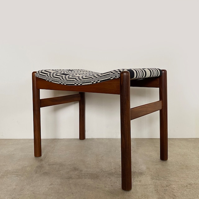 Foot stool with Johanna Gullichsen Doris / CH125