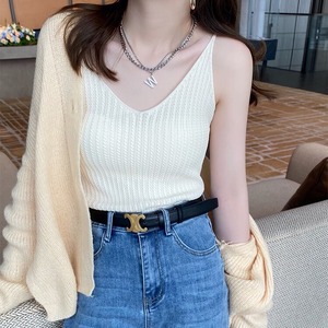 キャミソール ニット トップス 袖なし Vネック スリム 細身 ストレート Iライン 編み込み 透け感 薄手 かわいい 大人可愛い シンプル カジュアル 大人 おしゃれ お洒落 エキゾチック 大人可愛い 大人女子 こなれ感 ラブリー キュート ガーリー エレガント 存在感 とろみ感 抜け感 10代 20代 30代 40代 レディース 女性用 ママ 学生 通学 デート お出かけ 女子会 イベント 旅行 ガーデン 着回し 普段使い 重ね着 お揃い モテ フリーサイズ 黒 ブラック 青 ブルー アプリコット