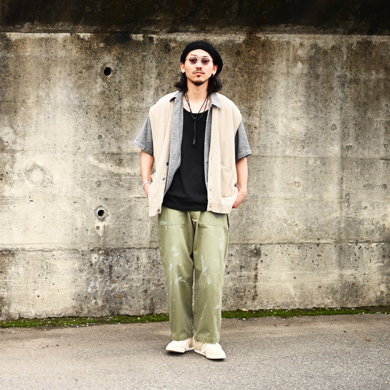 YASHIKI、GANKO別注 ×Shirotsume V-neck、INTERIM M-47 HBT BAKER PANTSコーディネート