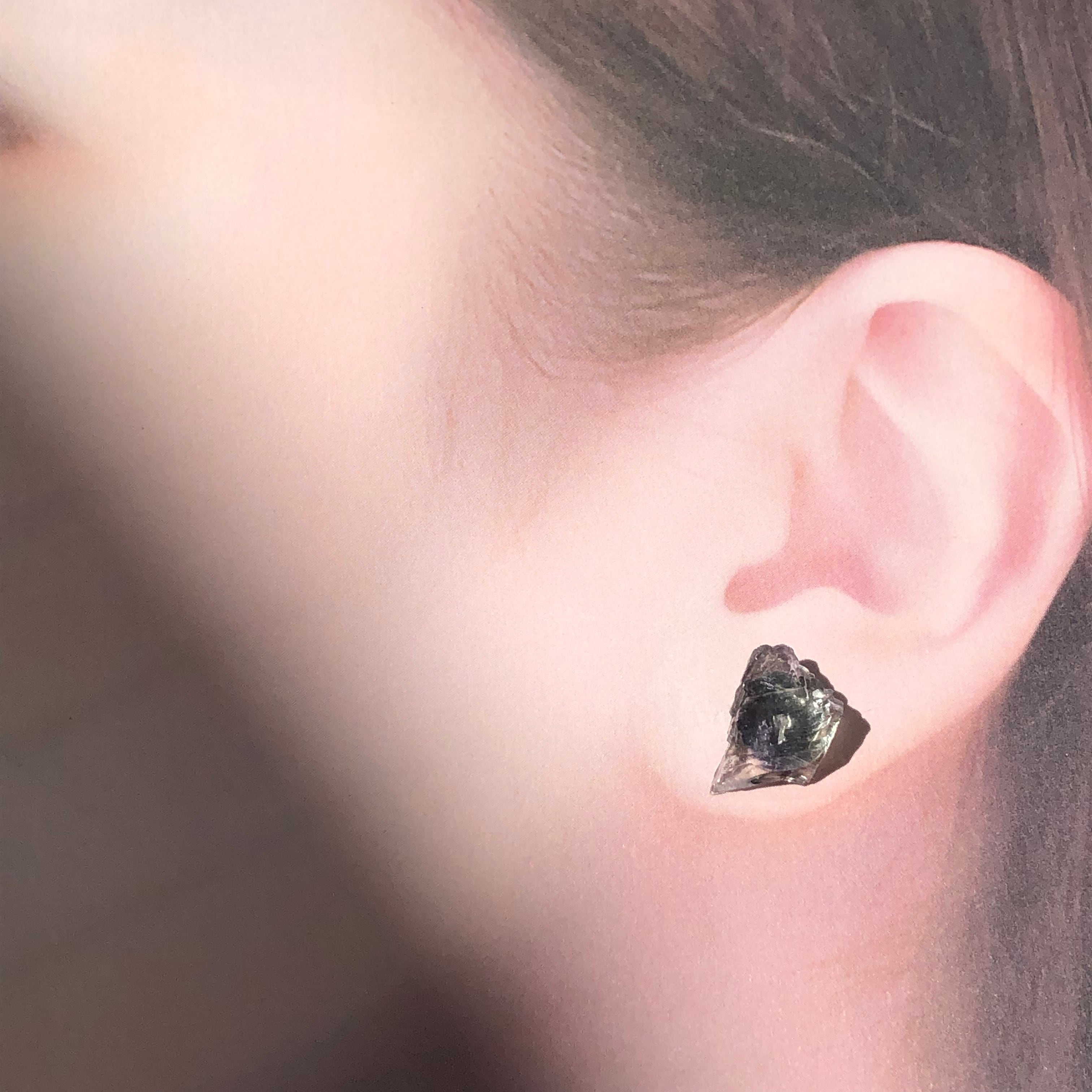 一点もの】 フローライト 原石 ピアス 鉱物 天然石 金属アレルギー対応