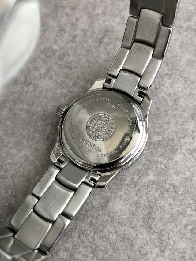 FENDI フェンディ オロロジ 腕時計 シルバー ローマ文字 ステンレススチール クォーツ 210L vintage ヴィンテージ オールド 7n3fw5
