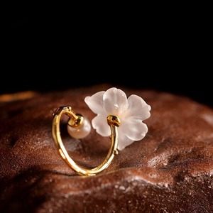 百合の花のリング - 特別な日の贈り物や自身へのご褒美としても最適 R442