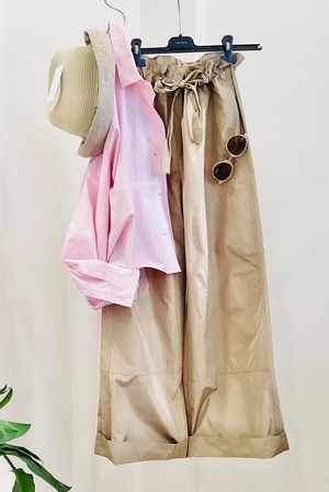 シャイニードローストリング・ワイドパンツ