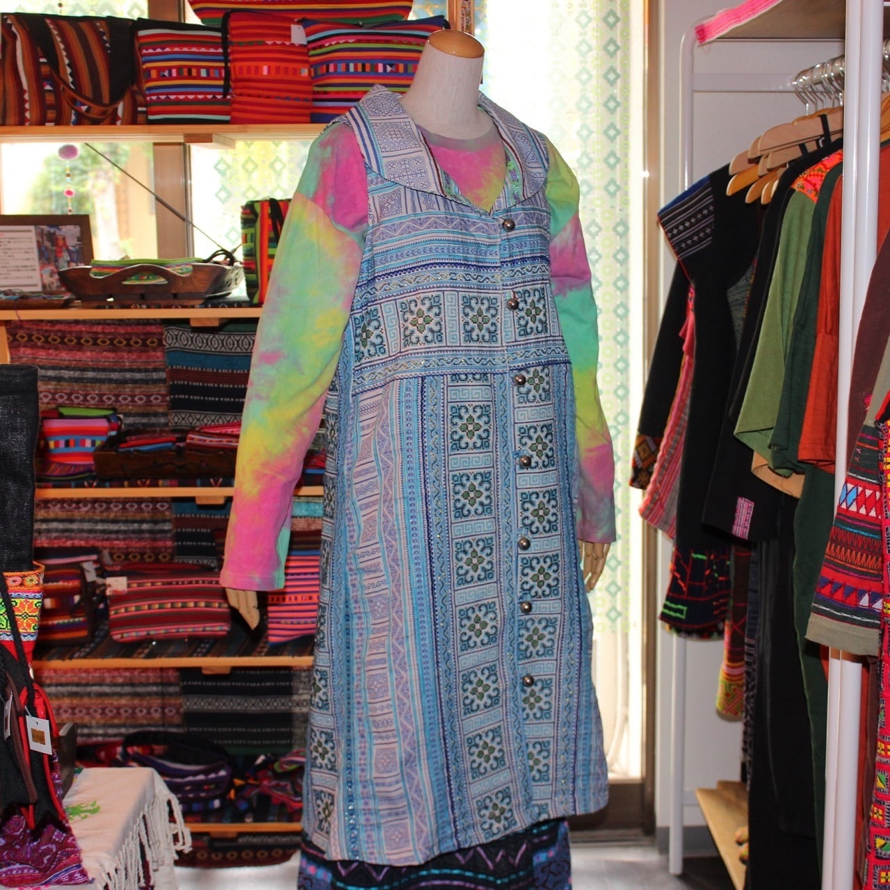 モン族刺繍ロングベスト | タイの民族刺繍雑貨・衣料スアイチャイ