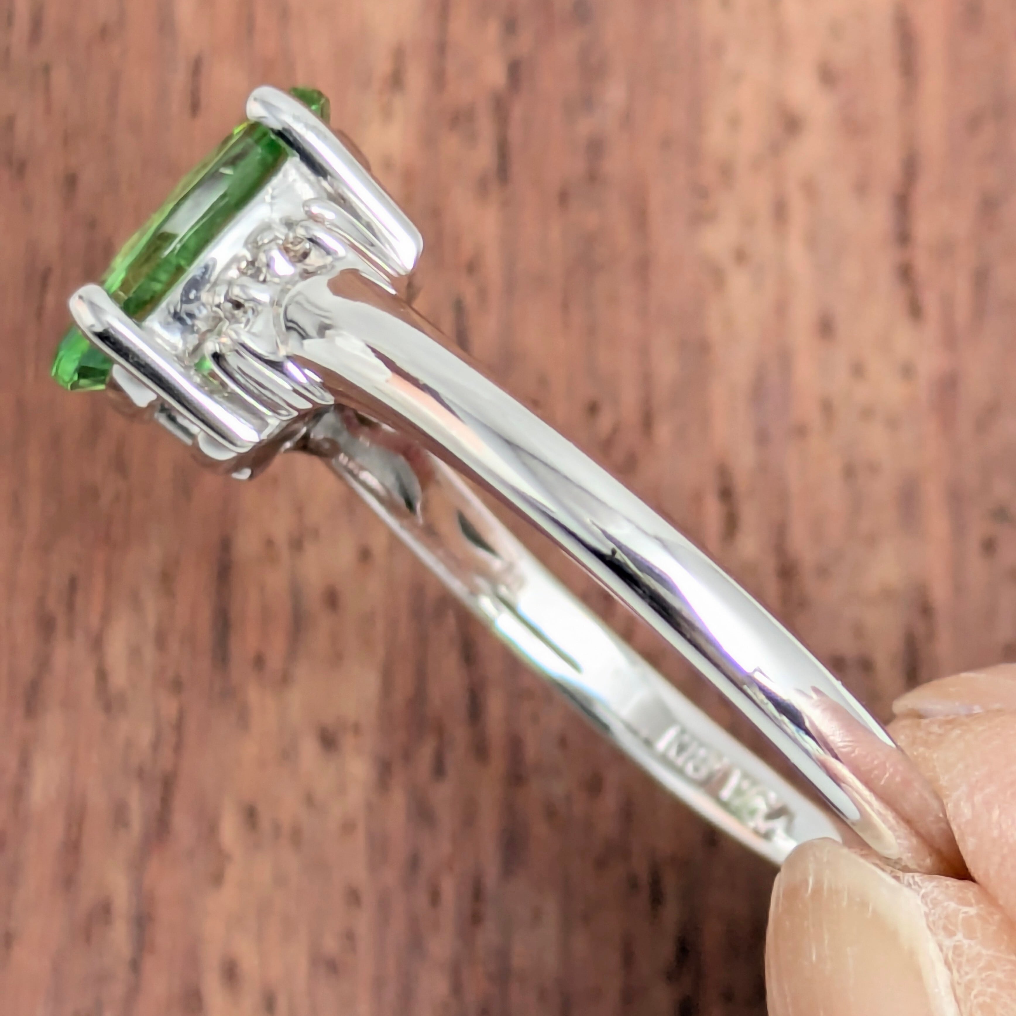 K18WGミントガーネットリング 1.69ct、D 0.04ct【PRO208897