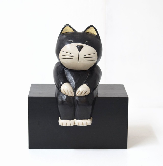 タイランド製　木彫りの猫　腰掛け猫　インテリア