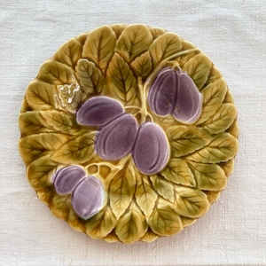 【フランス直輸入】愛らしい絵柄が印象的な サルグミンヌ バルボティーヌ 皿 プラム