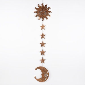 太陽と月と星々のガーランド（木の壁飾り）