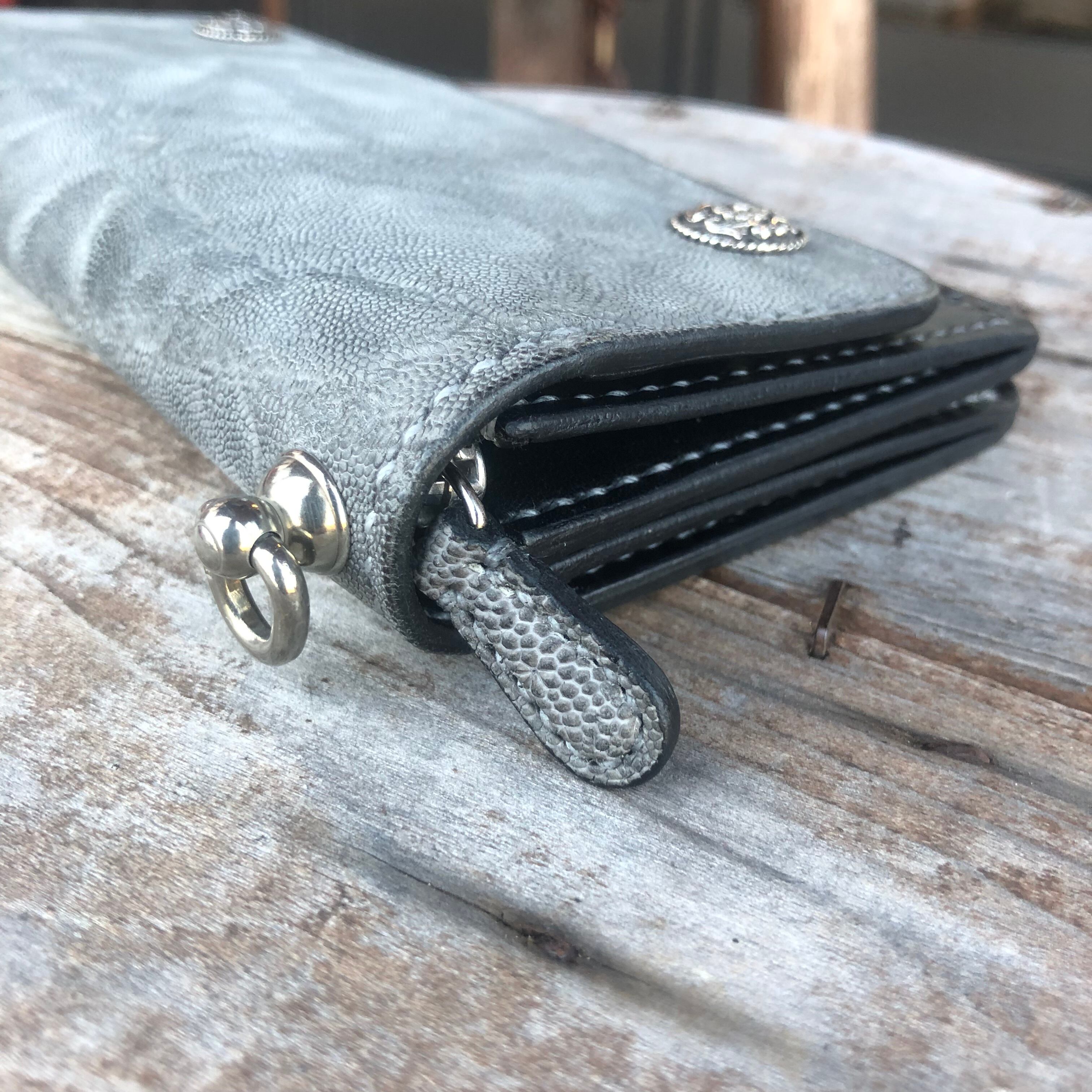 ハンドメイド 牛ヌメ革ロングトラッカーズウォレット 狭し