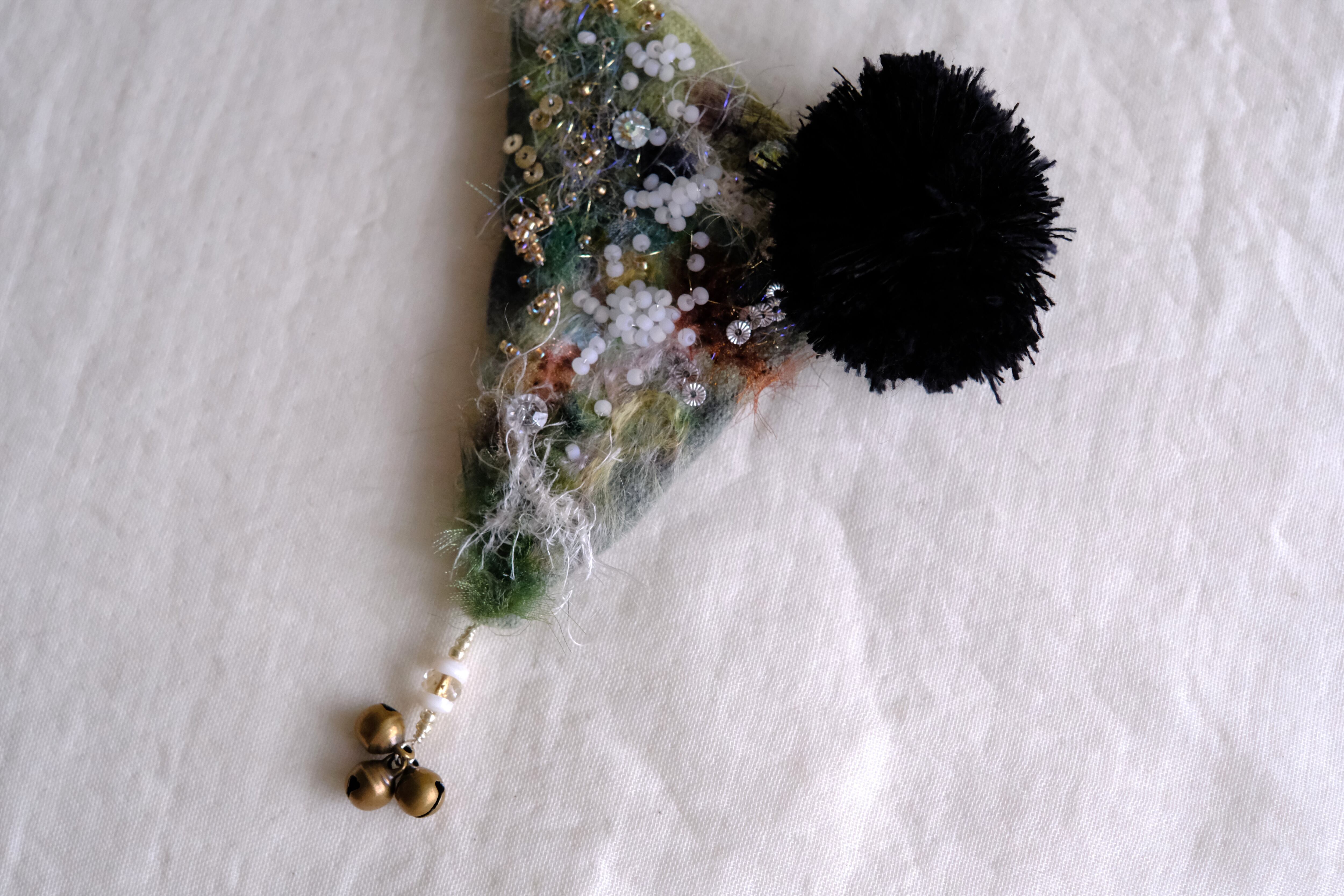 ブローチ　a-0827