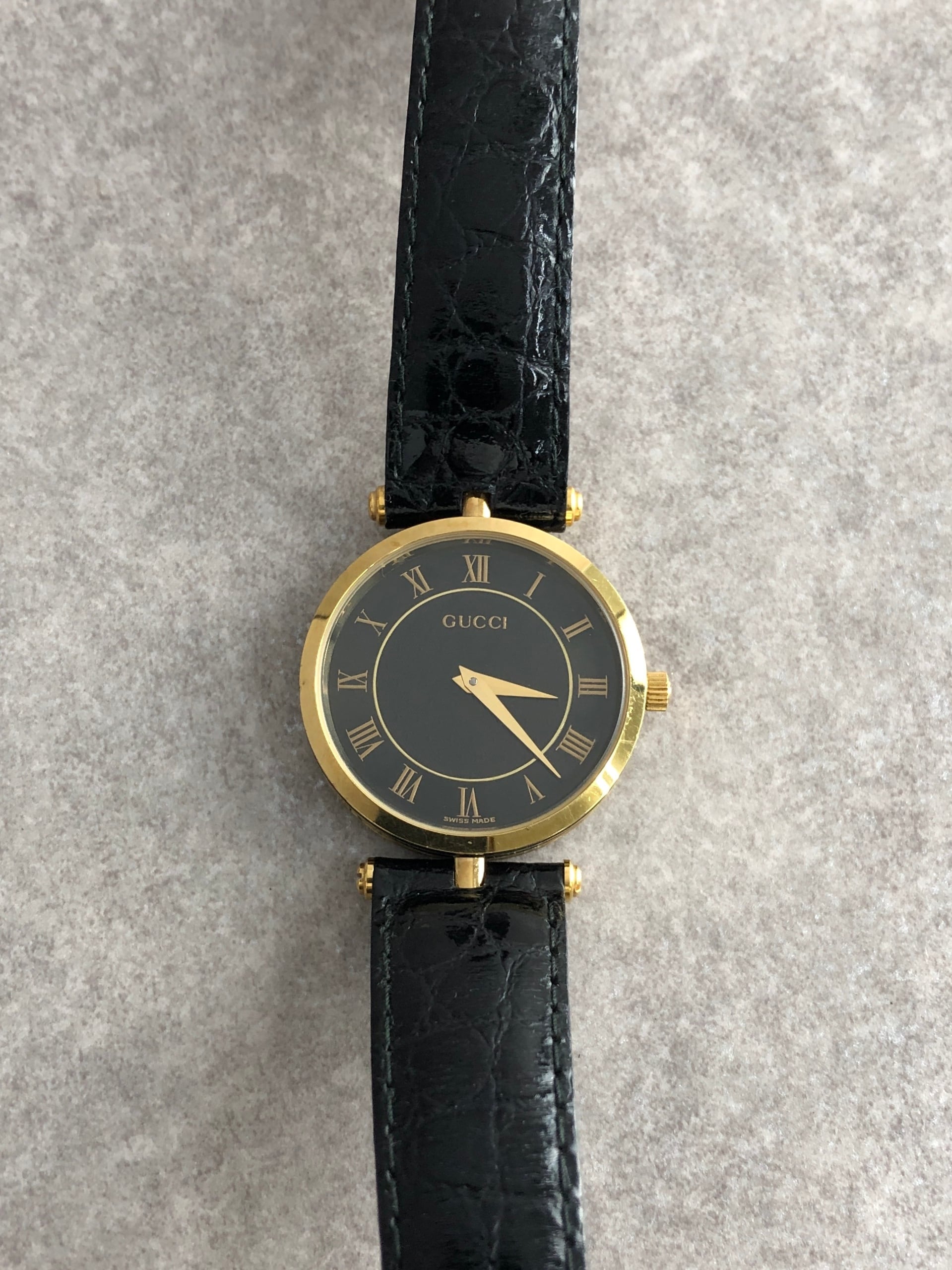 GUCCI グッチ 腕時計 ブラック ローマ文字 レザー 2040M vintage