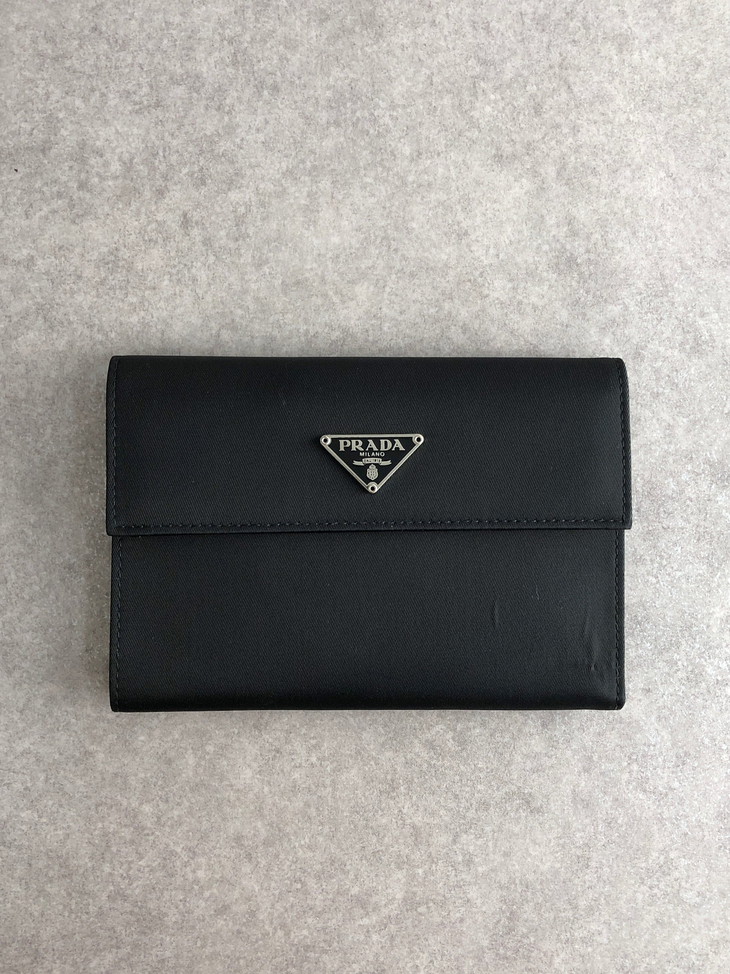 PRADA 三つ折り財布 ブラック PRADA プラダ 財布 ブラック トライアングルロゴ レザー 3つ折り