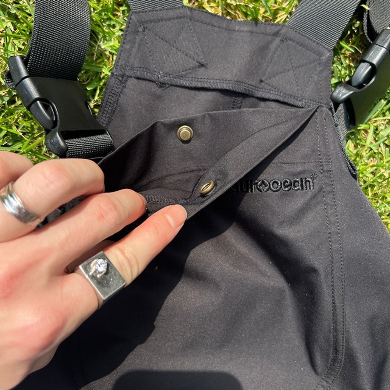 オールブラックナイロンオーバーオール　1089