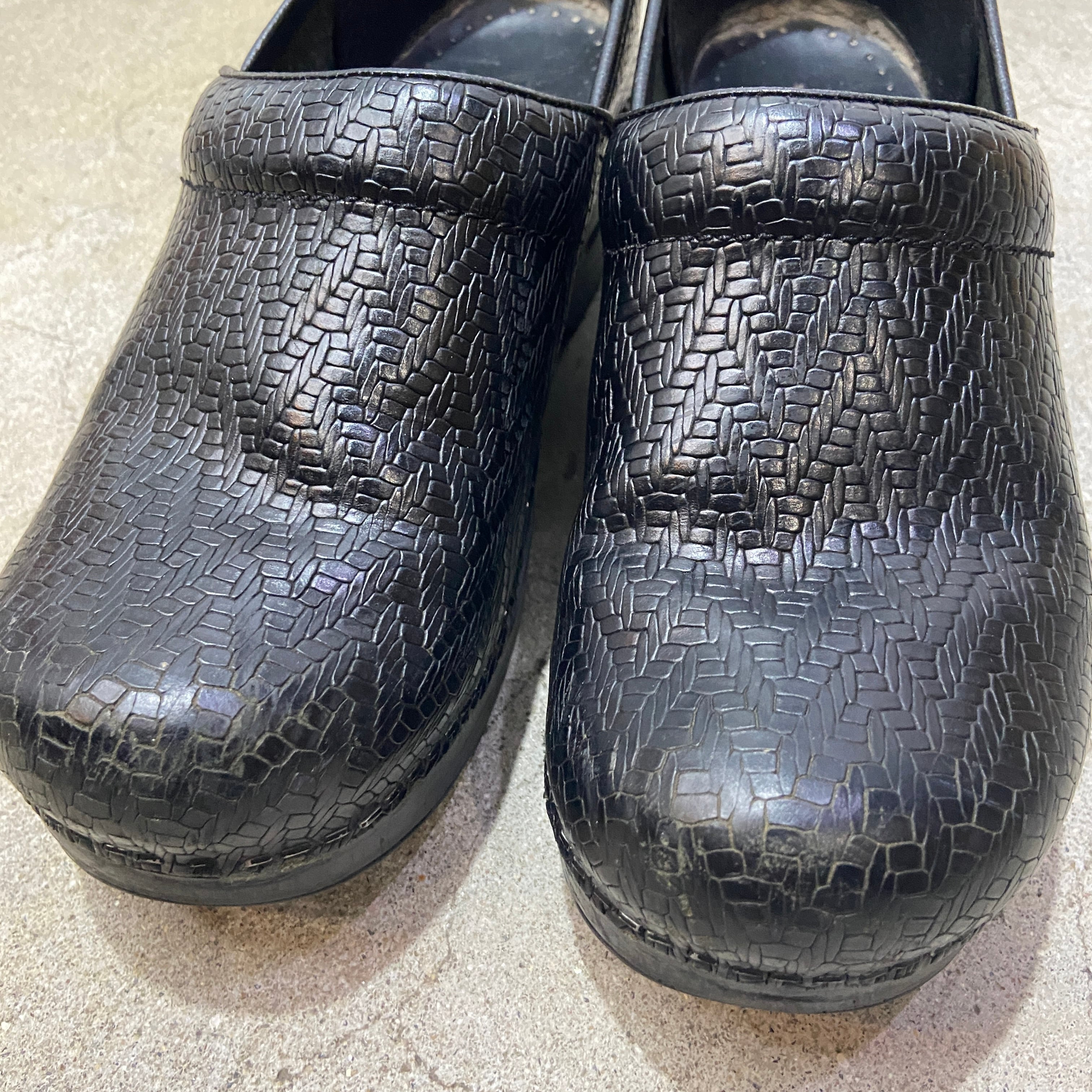 送料無料』dansko ダンスコ プロフェッショナル クロッグ 型押し 39 