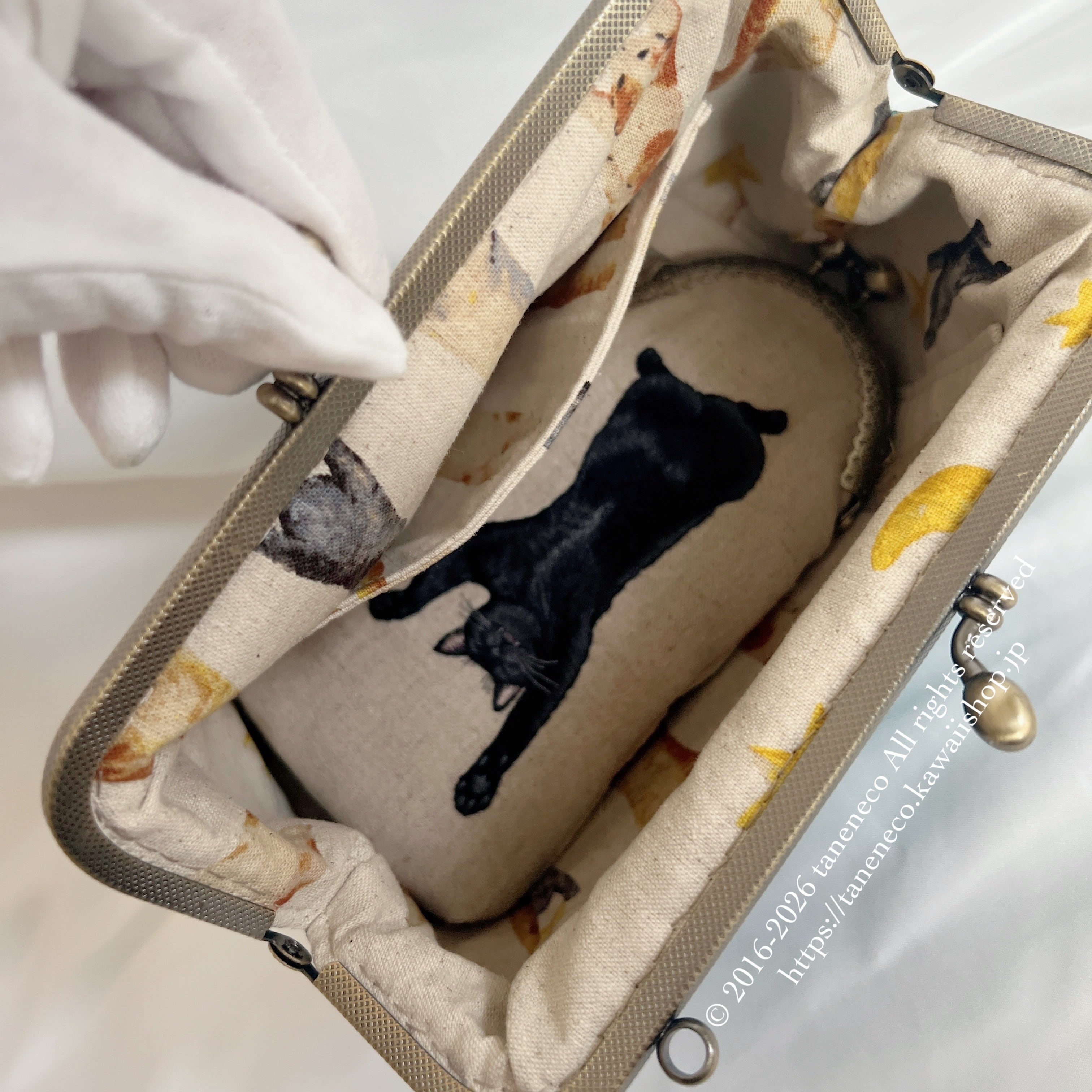 taneneco手刺繍『Gatto Nero ‐黒猫‐』がま口ポシェット | Taneneco Shop