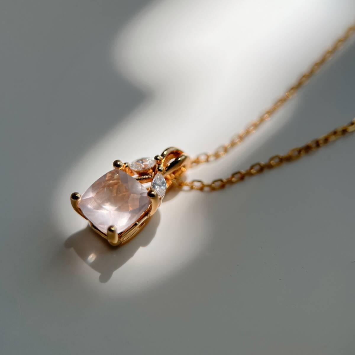 天然ローズクォーツ　クッションカット　ペンダント　silver925製