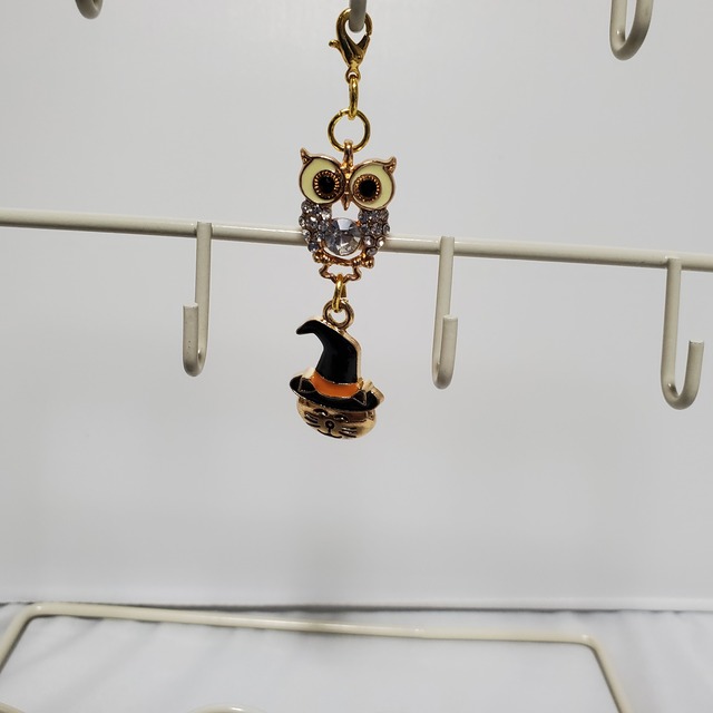 ハロウインチャームのリボンネックレス