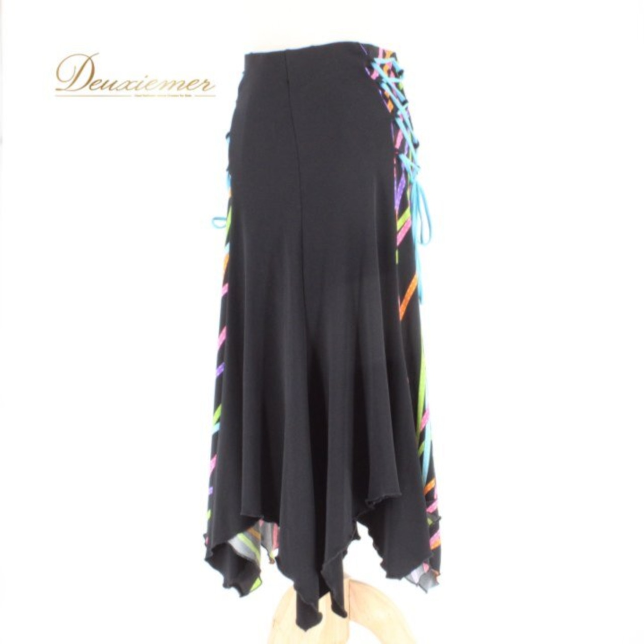 ダンス衣装 社交ダンス レディース レッスンウェア ブラック系 ピンク系 パープル系 ブルー系 グリーン系 イエロー系 オレンジ系 スカート レッスン ステージ衣装 フリンジ風 スカート丈 ミモレ丈風 練習着 ダンス発表会 華やか ブラック 黒 マルチカラー ウエストゴム フレア 切替デザイン 大きく広がる裾 動きやすい ポリエステル ダンスコーデ 社交ダンススカート ラテン モダン 競技 フィット感 伸縮 ストレッチ 柄ラインカラフル 裾広がり 裾フレア 衣装 女子 カラフル スリム見え 黒ベース