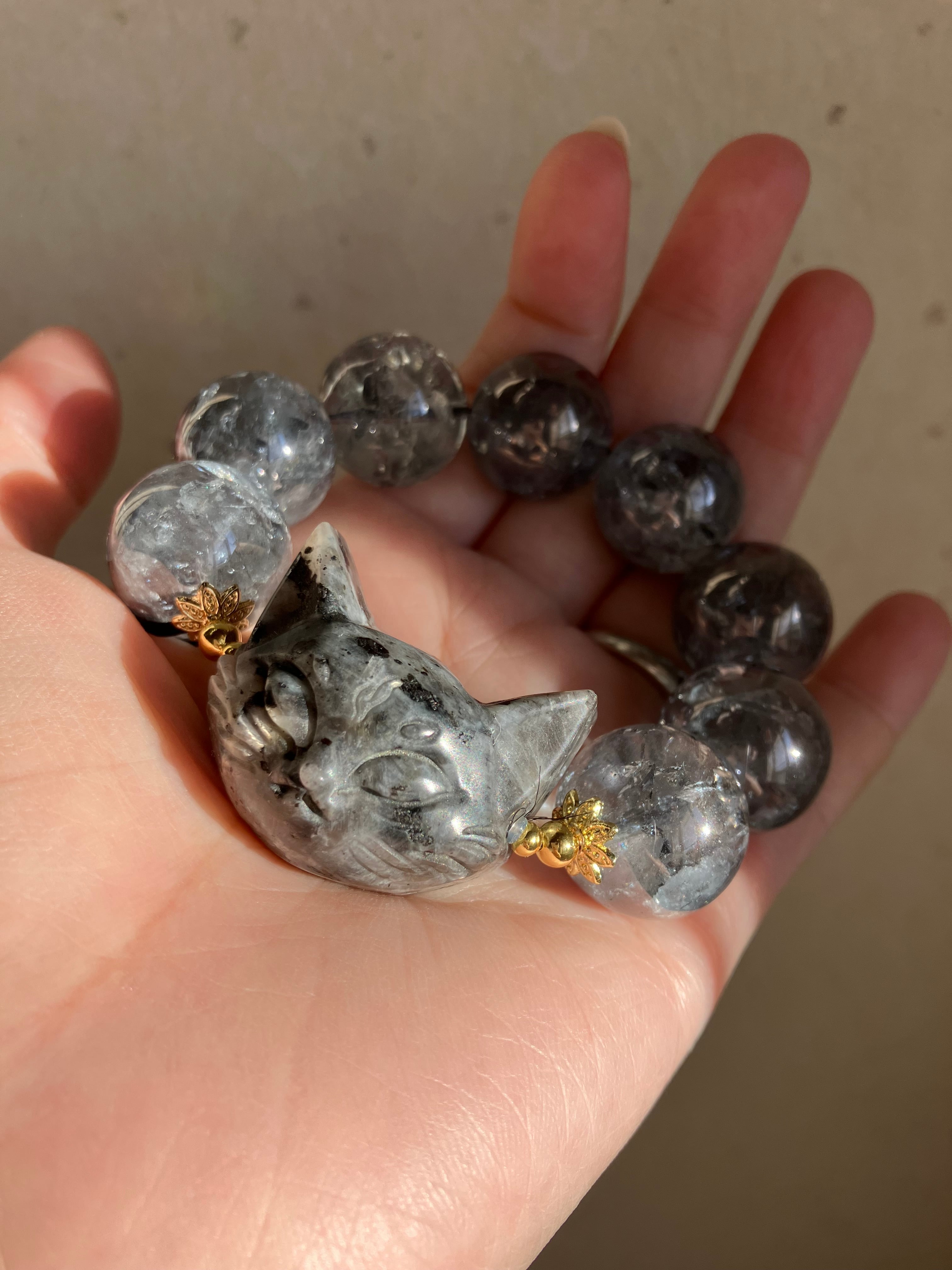 ラルビカイト猫 シルバーオーラ水晶18ミリ デザインブレスレット