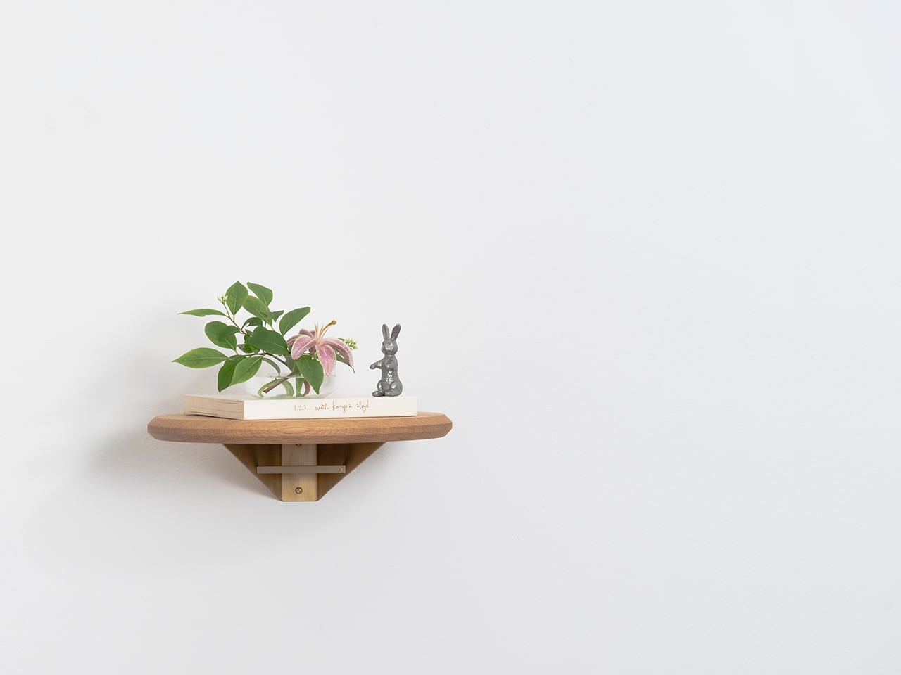 Angle 70 Shelf | Magical Furniture Present.