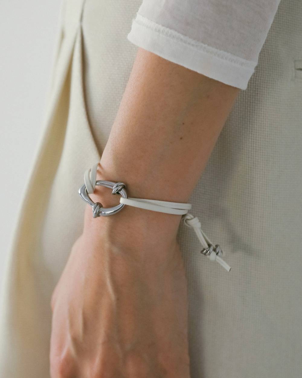 anuke 】Metal x Leather Bracelet | valance 福井｜レディース