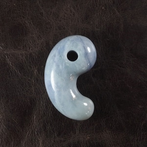 糸魚川翡翠  ラベンダー ヒスイ 勾玉  16.3g Itoigawa Lavender Jadeite Magatama