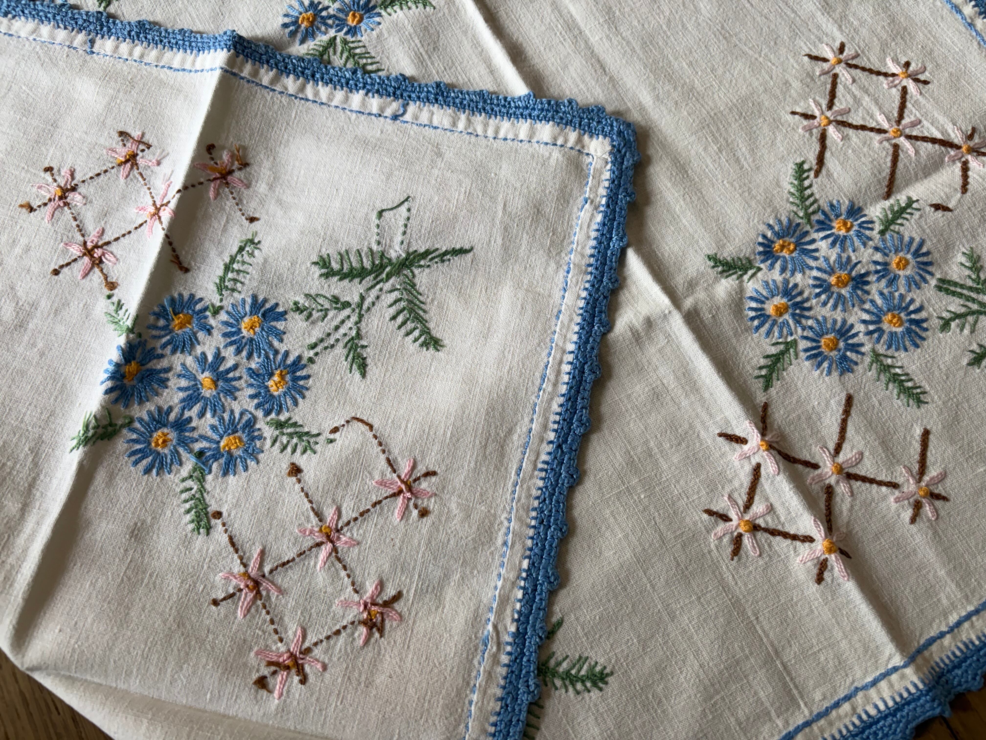 送料無料】フランスアンティーク テーブルクロス（64×62cm） 花柄刺繍