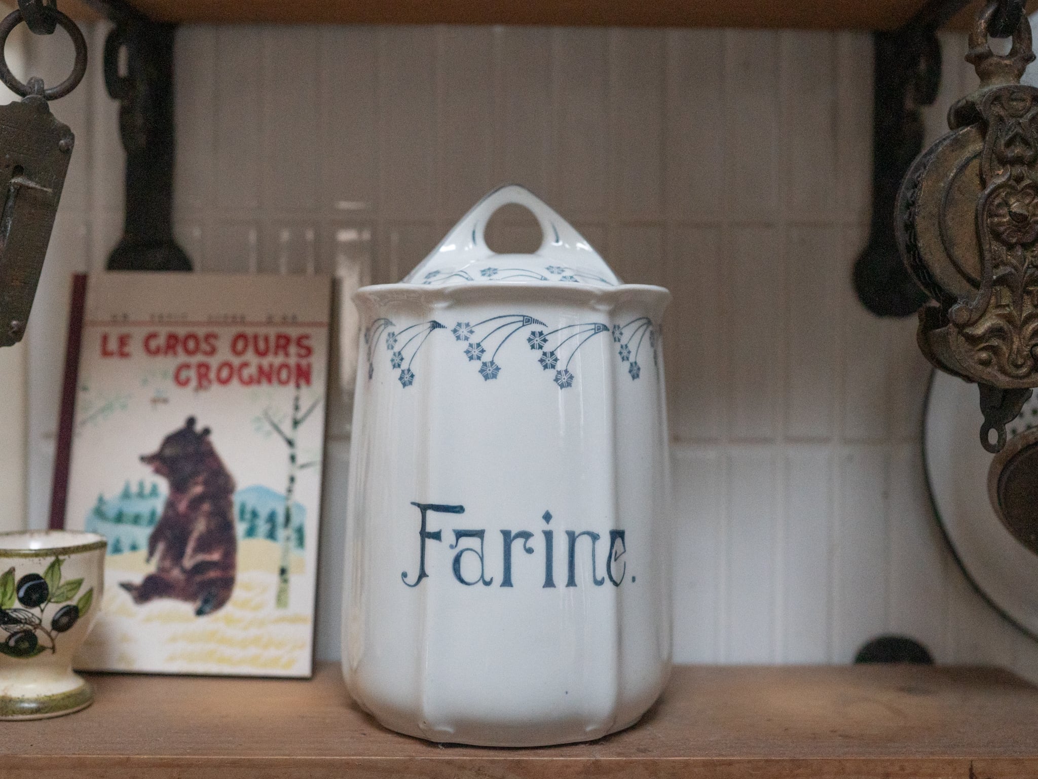 フランス 白地にブルーの絵柄がかわいい 陶器製キャニスター Farine