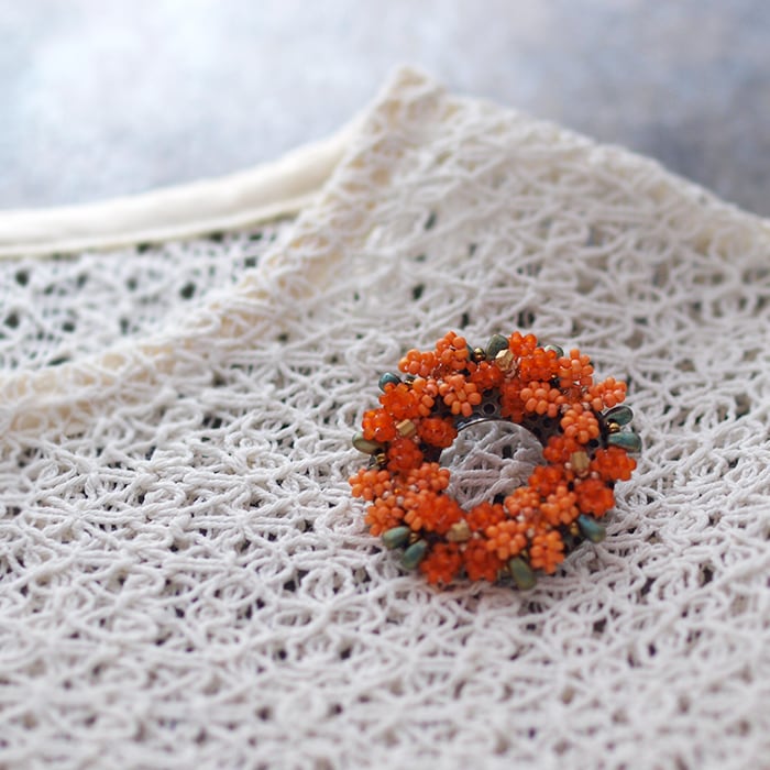 ビーズキット オレンジリース・ブローチキット(針と糸つき) 手作り