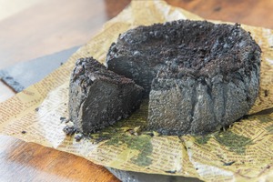 【特典付きプラン】濃厚とろける食感、大人のほろ苦い　バスクチーズケーキ　黒・白セット（秋の味覚祭り）