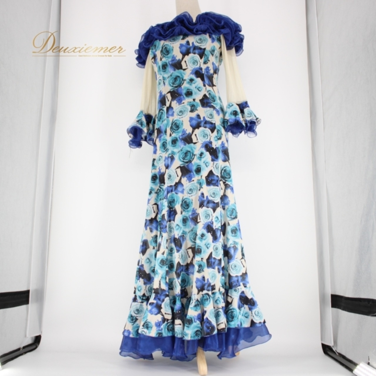 社交ダンス 衣装 スタンダード ドレス ワンピース パーティ衣装 オールシーズン 青 水色 ICHIOKU イチオク ブルー系 ホワイト系 白 ドレスタイプ フレア シフォン エレガント ローズ柄 バルーンスリーブ イベント用 発表会 演出用 伸縮性あり 飽きないデザイン 花柄 女性用 着心地良い パーティーコーデ おしゃれ 春夏秋冬