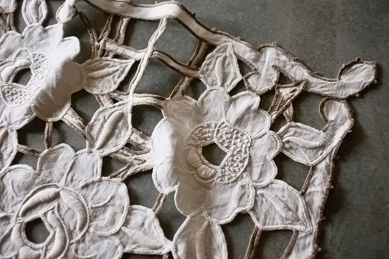 フランス リネン 48c 空虚な薔薇とテーブルセンター アンティーク