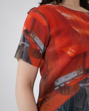kotohayokozawa - Sheer Graphic Top ：Orange Wave｜工場風景グラフィック／軽やかなシアー