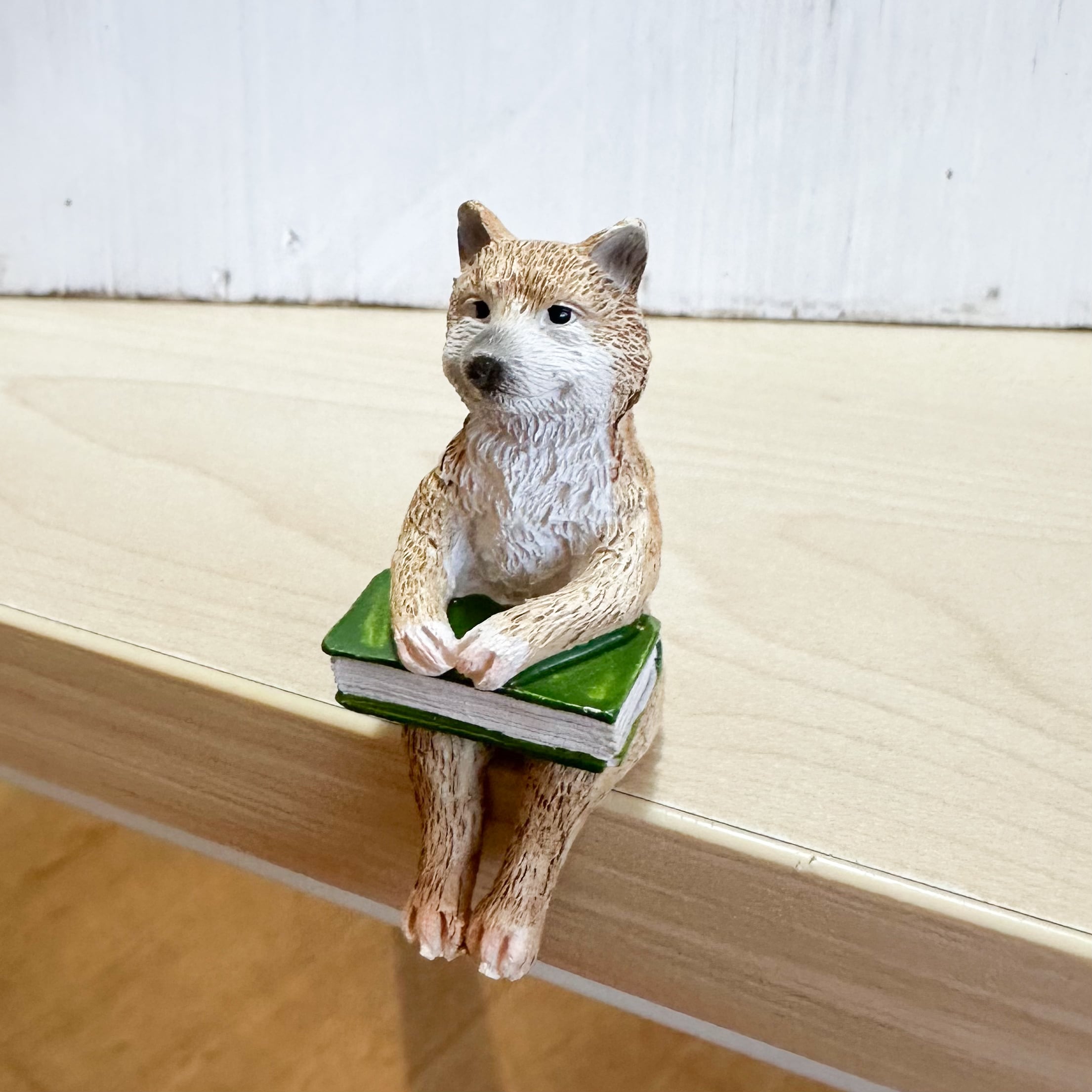 FOREST SITTING ANIMAL 柴犬