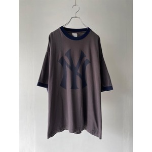 -Yankees- logo design linger T-shirt