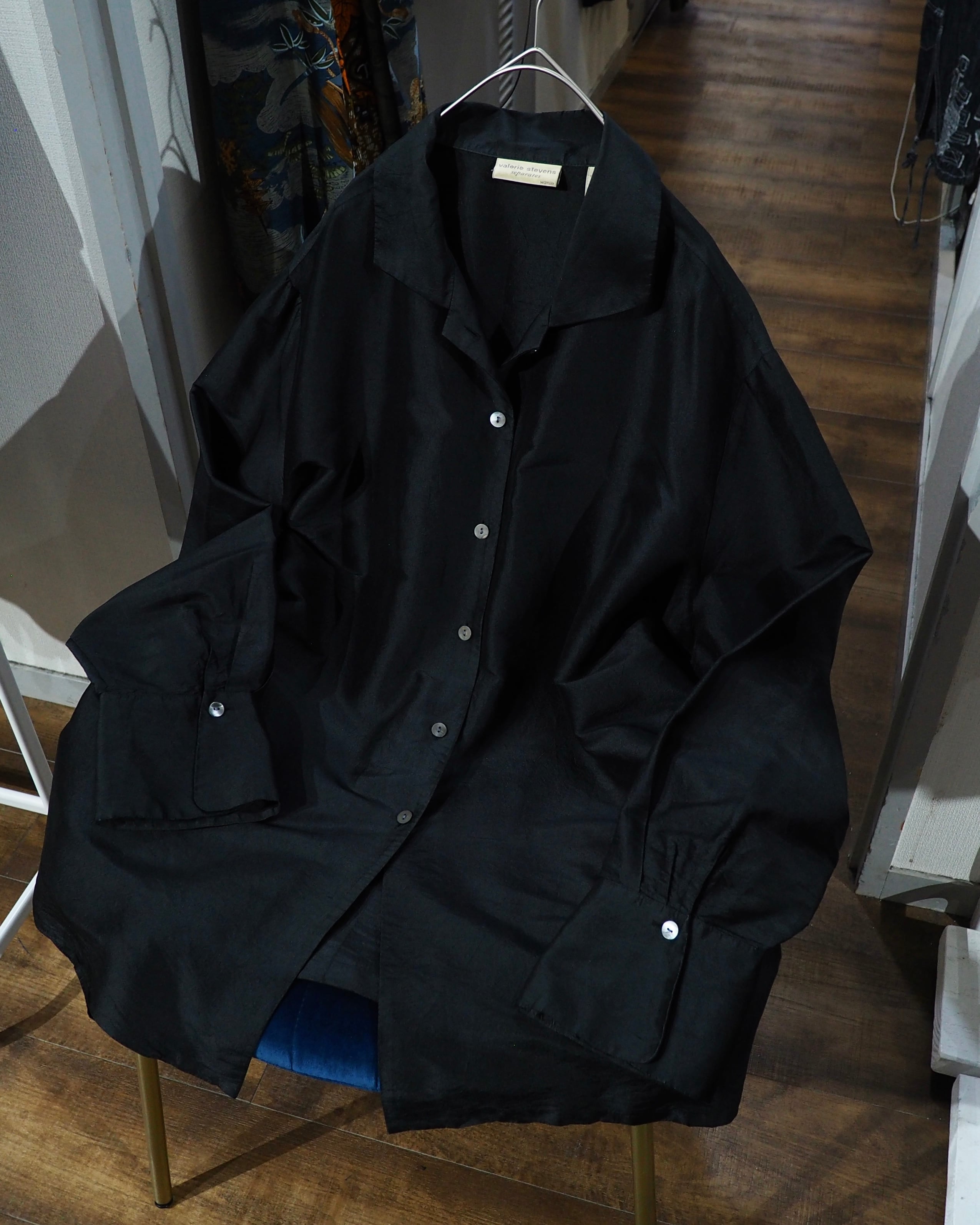 Black Glossy × Wrinkles processing vintage Over silhouette Silk shirt